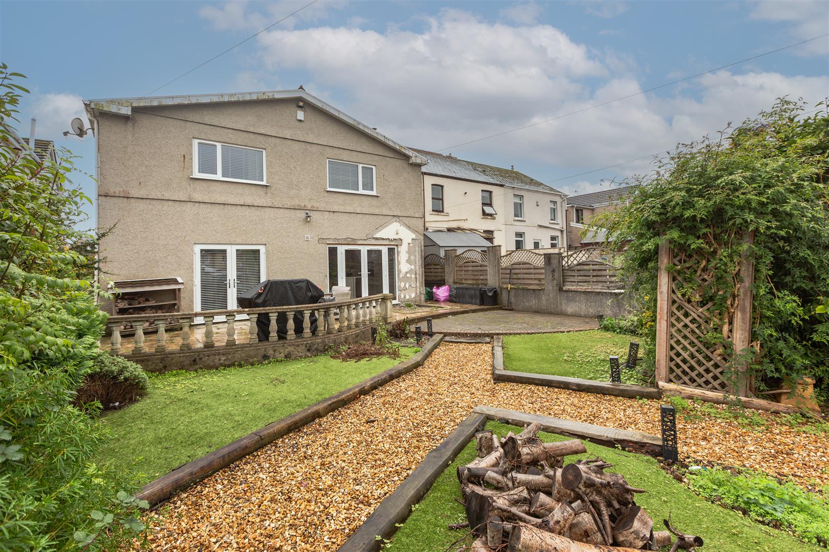 Vardre Road, Clydach, Swansea, SA6 5LP